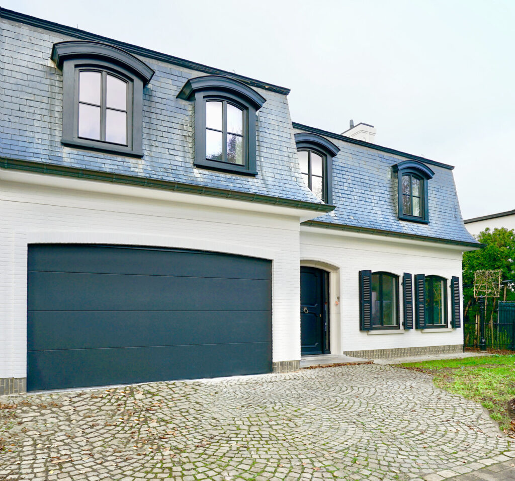 Villa in Edegem met nieuwe houten ramen