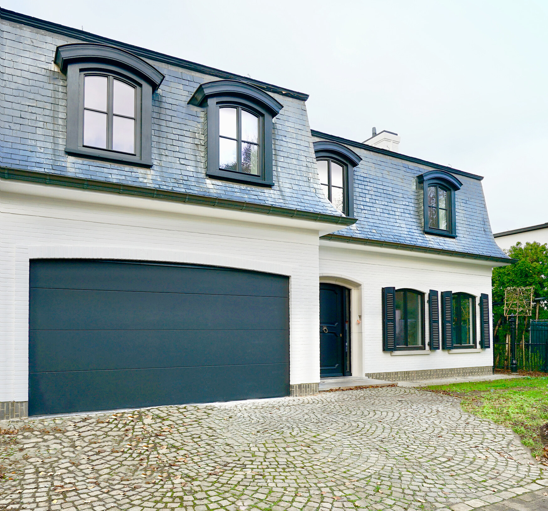 Villa in Edegem met nieuwe houten ramen